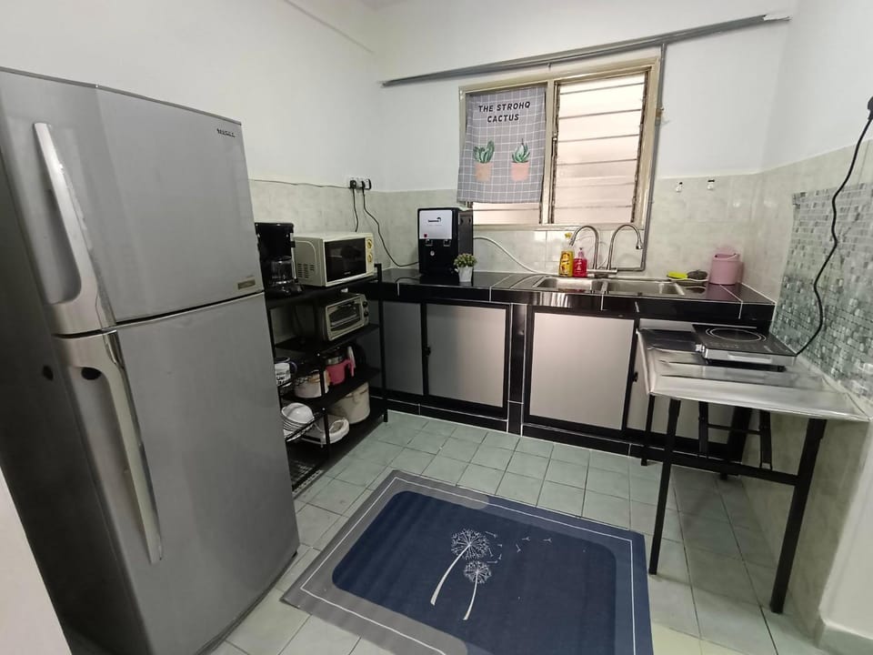 Kitchen or kitchenette, oven