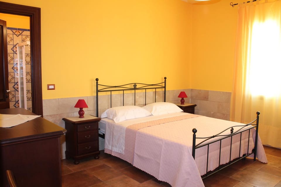 Photo of the whole room, Decorative detail