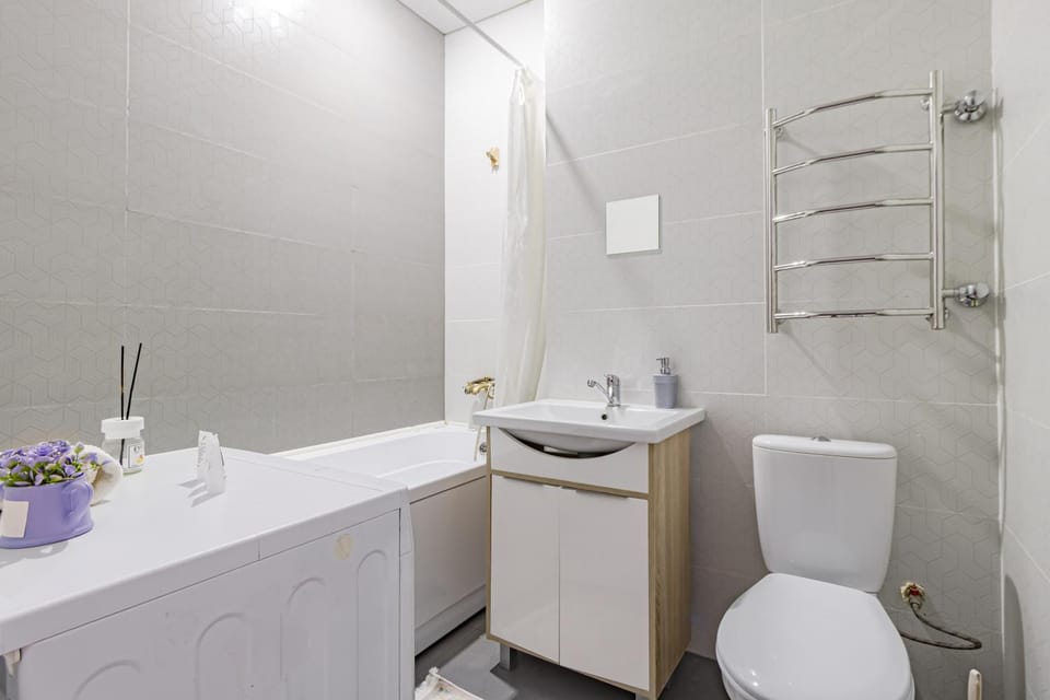 Toilet, Bathroom, towels, washing machine, dryer