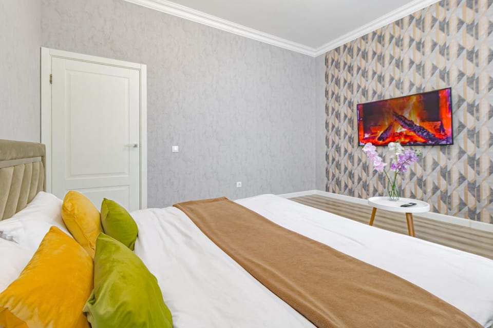 Bed, Photo of the whole room, Decorative detail, Bedroom