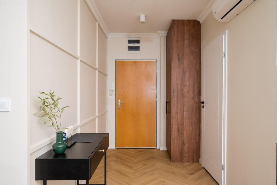 wardrobe, air conditioner
