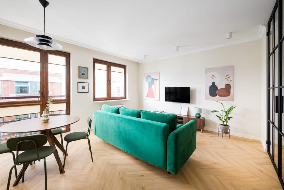 Communal lounge/ TV room, TV and multimedia, Living room, Seating area, Dining area, Evening entertainment