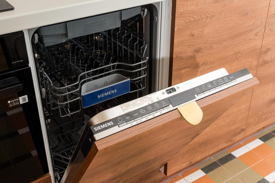 Kitchen or kitchenette, dishwasher