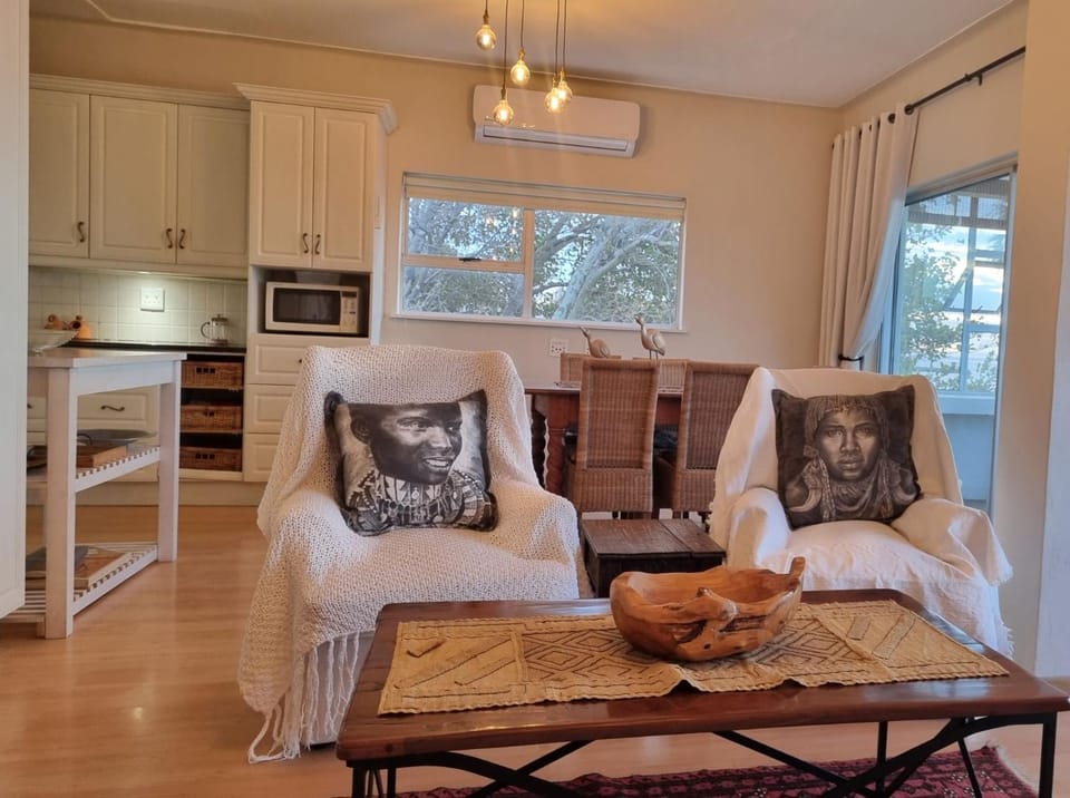 Kitchen or kitchenette, Living room, Photo of the whole room, Seating area, Dining area, air conditioner