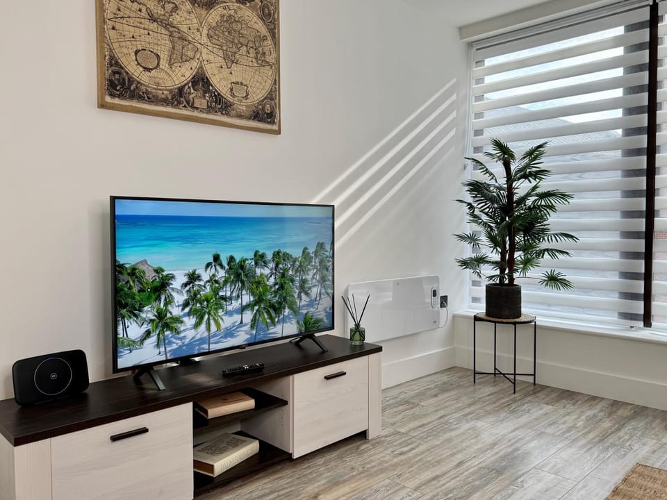 Communal lounge/ TV room, TV and multimedia, Evening entertainment