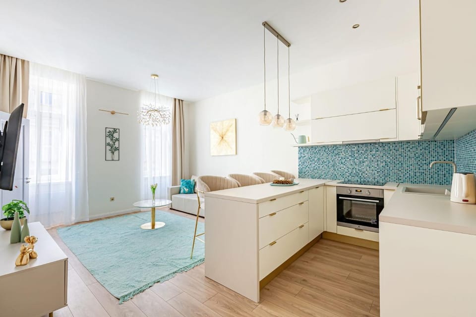 TV and multimedia, Kitchen or kitchenette, Living room