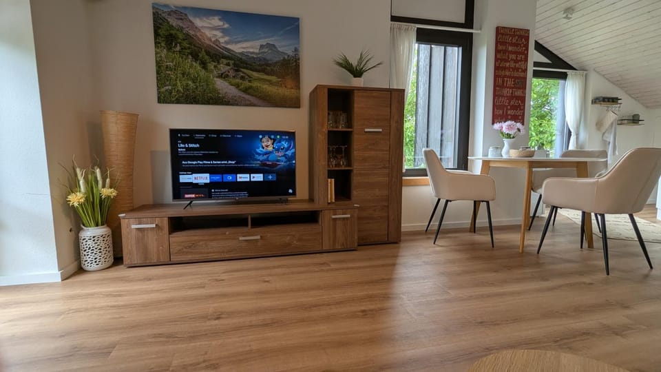 TV and multimedia, Living room, Seating area, Dining area, Evening entertainment