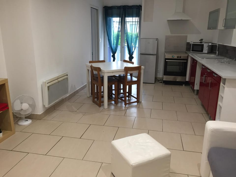 Kitchen or kitchenette, stove