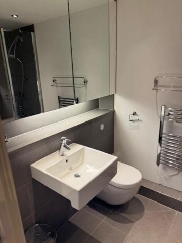 Two Bedroom penthouse apartment in Colindale Apartment in Edgware