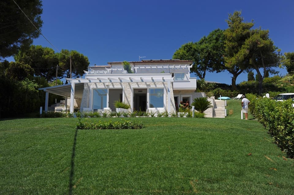 Property building, Day, Garden