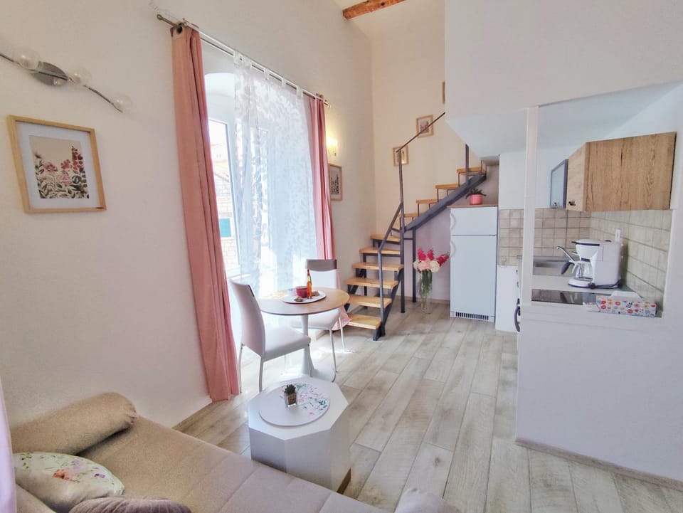 Bianchi's flower Apartment in Cavtat