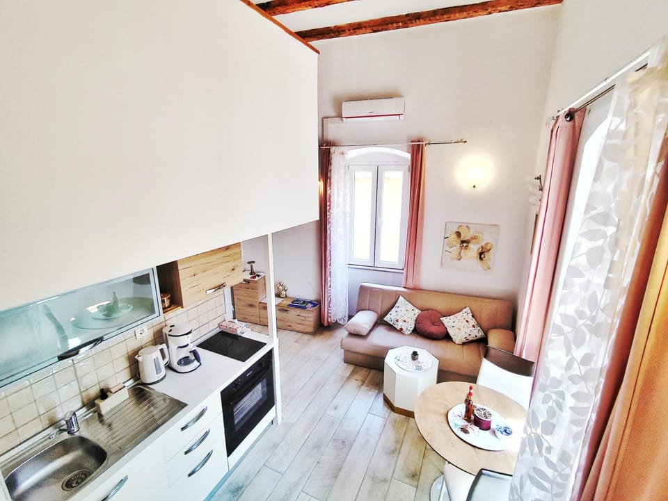 Bianchi's flower Apartment in Cavtat