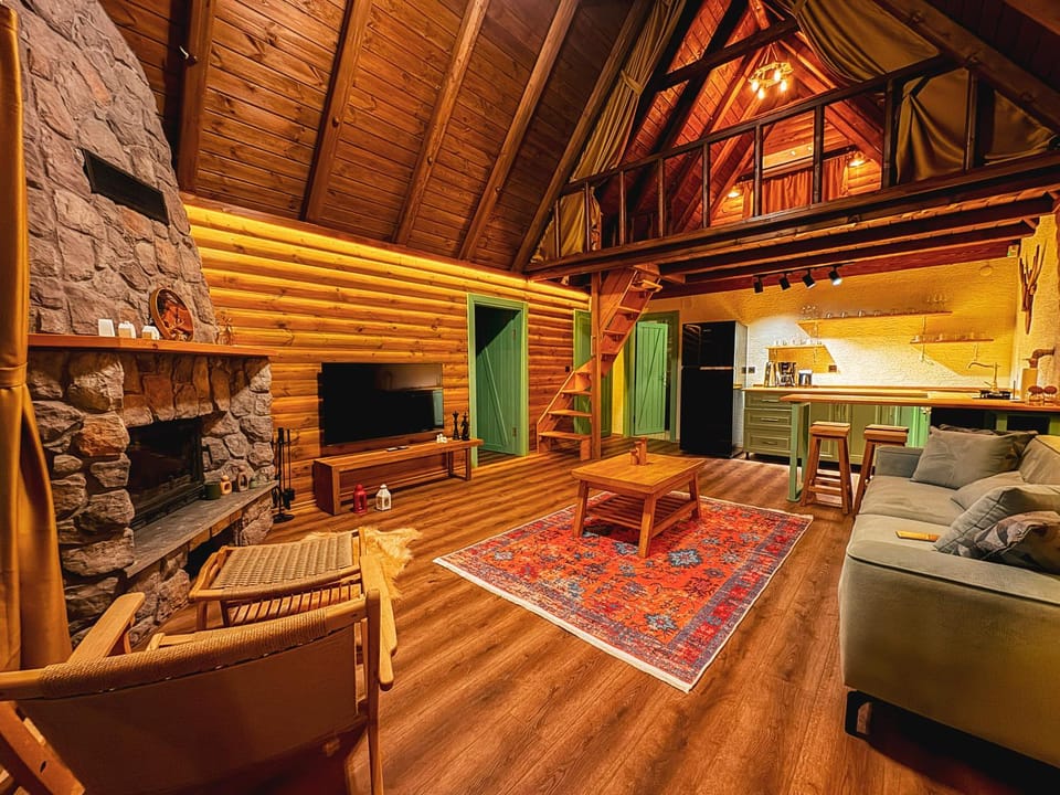 Communal lounge/ TV room, TV and multimedia, Living room, Seating area, Evening entertainment