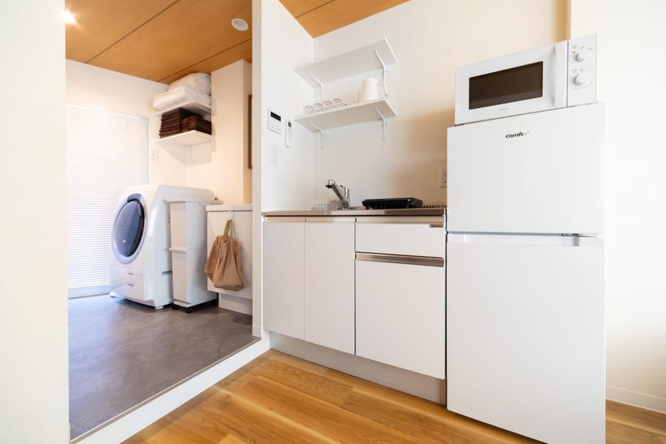 Kitchen or kitchenette, washing machine, dryer