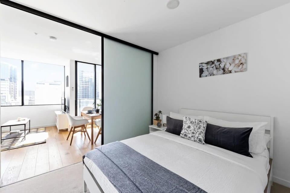 Cozy & Central 1BR Home Steps from Southern Cross Apartment in Melbourne