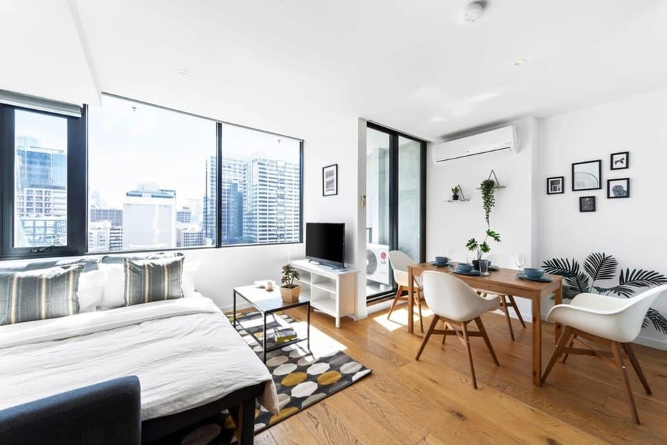Cozy & Central 1BR Home Steps from Southern Cross Apartment in Melbourne
