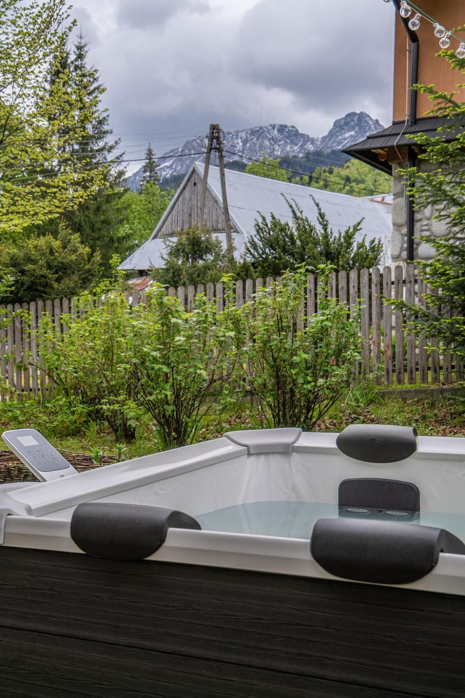 Day, Natural landscape, Garden, Garden view, Lake view, Mountain view, River view