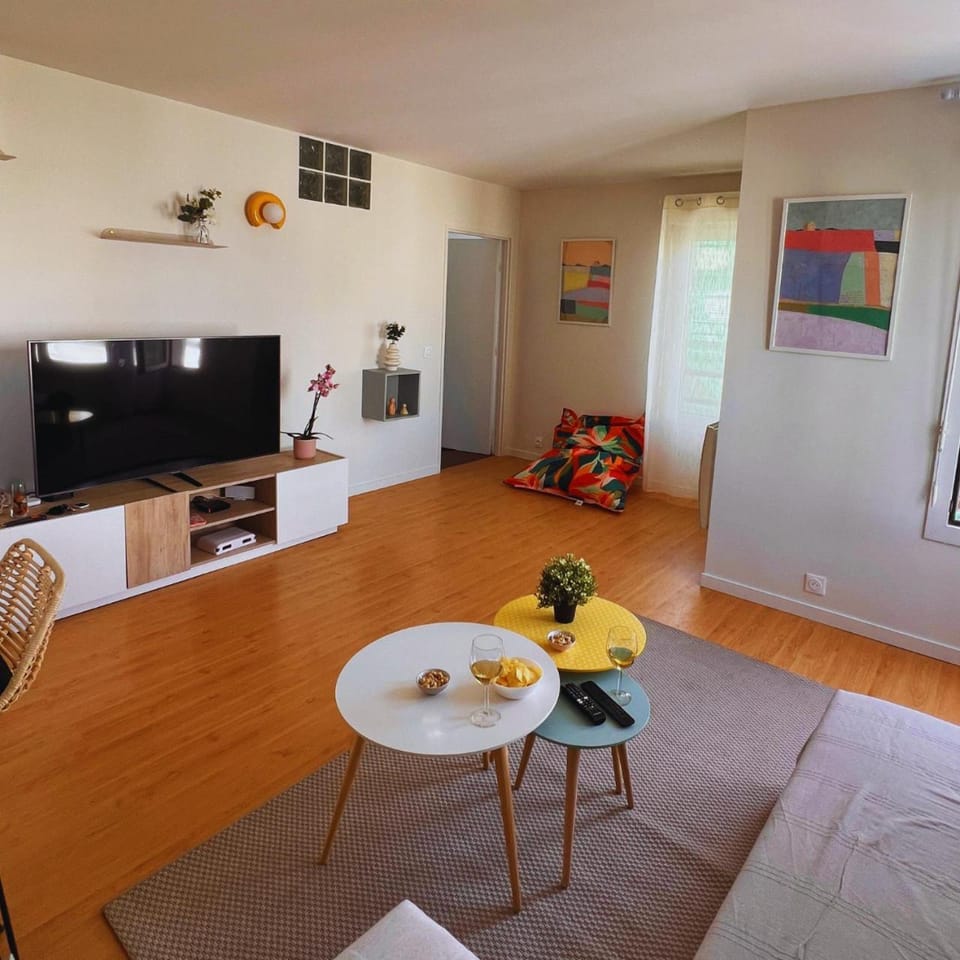 Communal lounge/ TV room, Living room