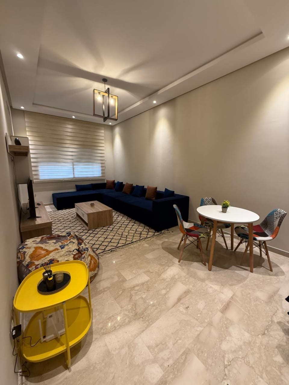 Living room, Seating area, Dining area, air conditioner