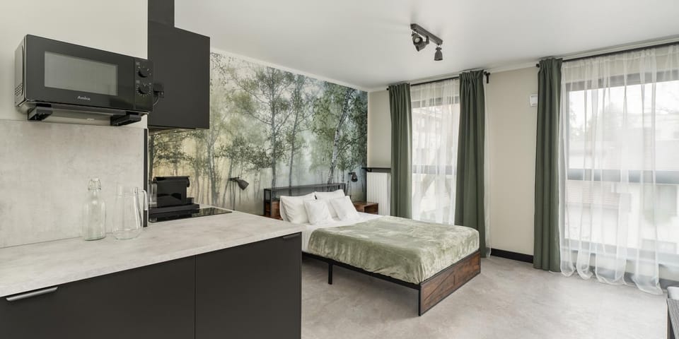 Bedroom, microwave