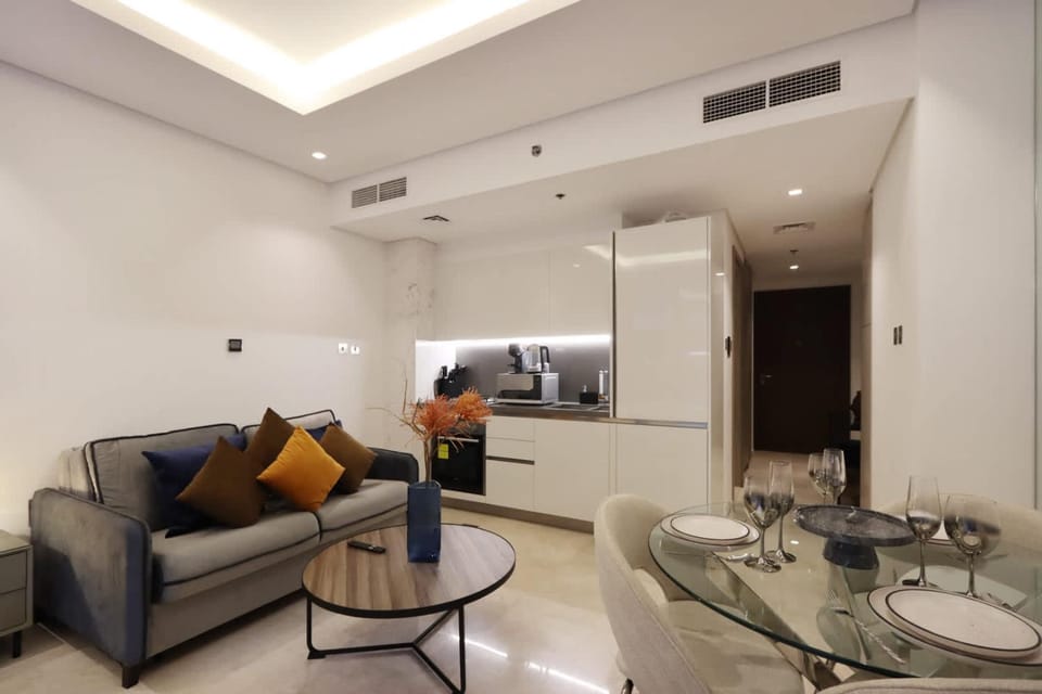 Kitchen or kitchenette, Living room, Seating area, Dining area