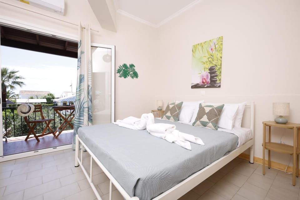 Bed, Balcony/Terrace, Bedroom