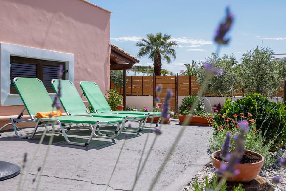 Balcony/Terrace, sunbed
