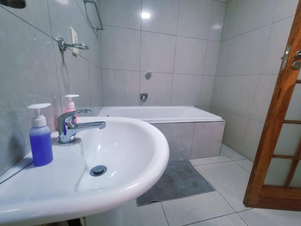 African Crest Guest House Bed and Breakfast in Gauteng