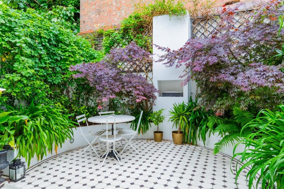 Luxuriously Curated 4BD Home Stoke Newington Apartment in London Borough of Hackney