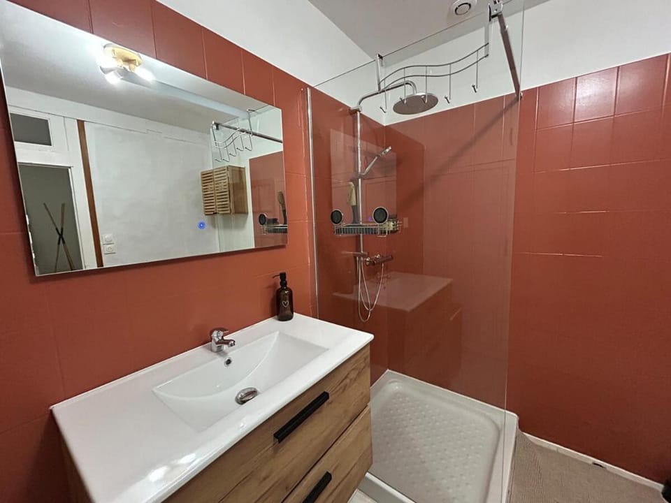 Shower, Bathroom
