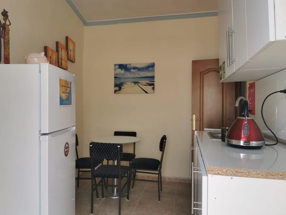 Kitchen or kitchenette, Communal kitchen