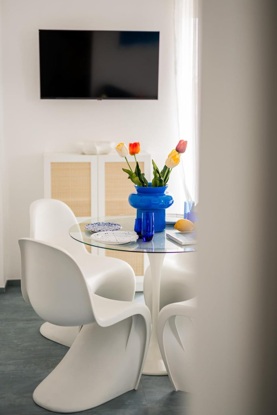 TV and multimedia, Dining area