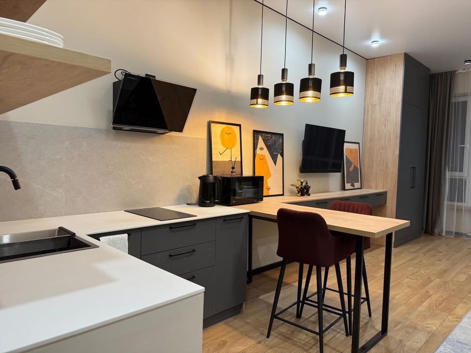 Kitchen or kitchenette, Dining area, stove