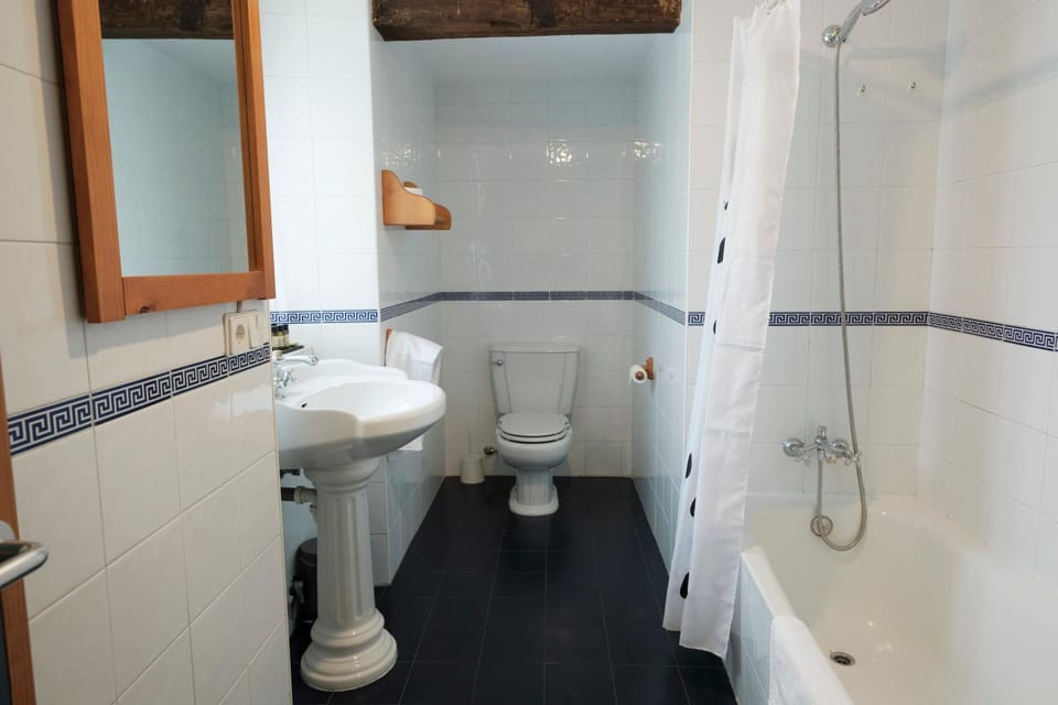 Toilet, Bathroom, towels
