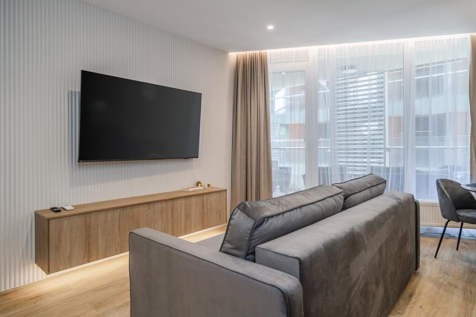 Communal lounge/ TV room, TV and multimedia, Seating area, Evening entertainment