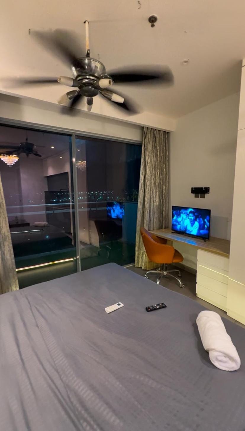 Cozy studio noida Apartment in Noida
