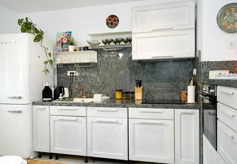 Kitchen or kitchenette, dishwasher, oven, stove