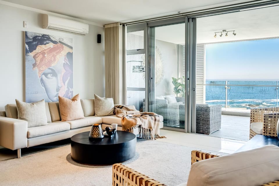 View (from property/room), Balcony/Terrace, Living room, Seating area, Sea view