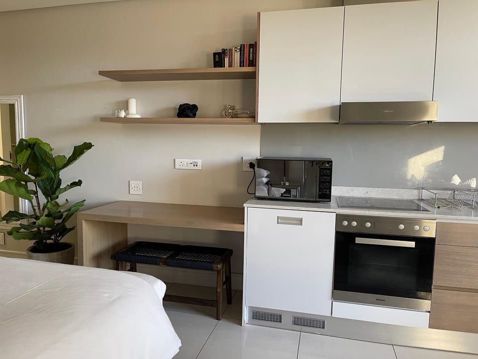 Kitchen or kitchenette, oven