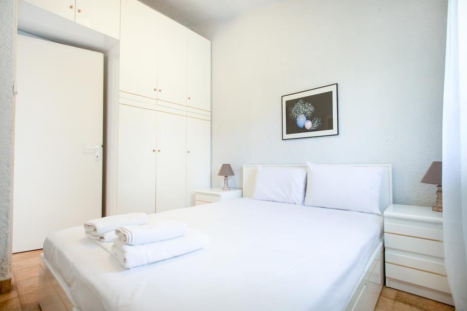 Bed, Photo of the whole room, Bedroom, towels, wardrobe