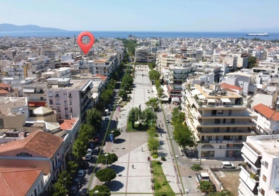 Neighbourhood, Location