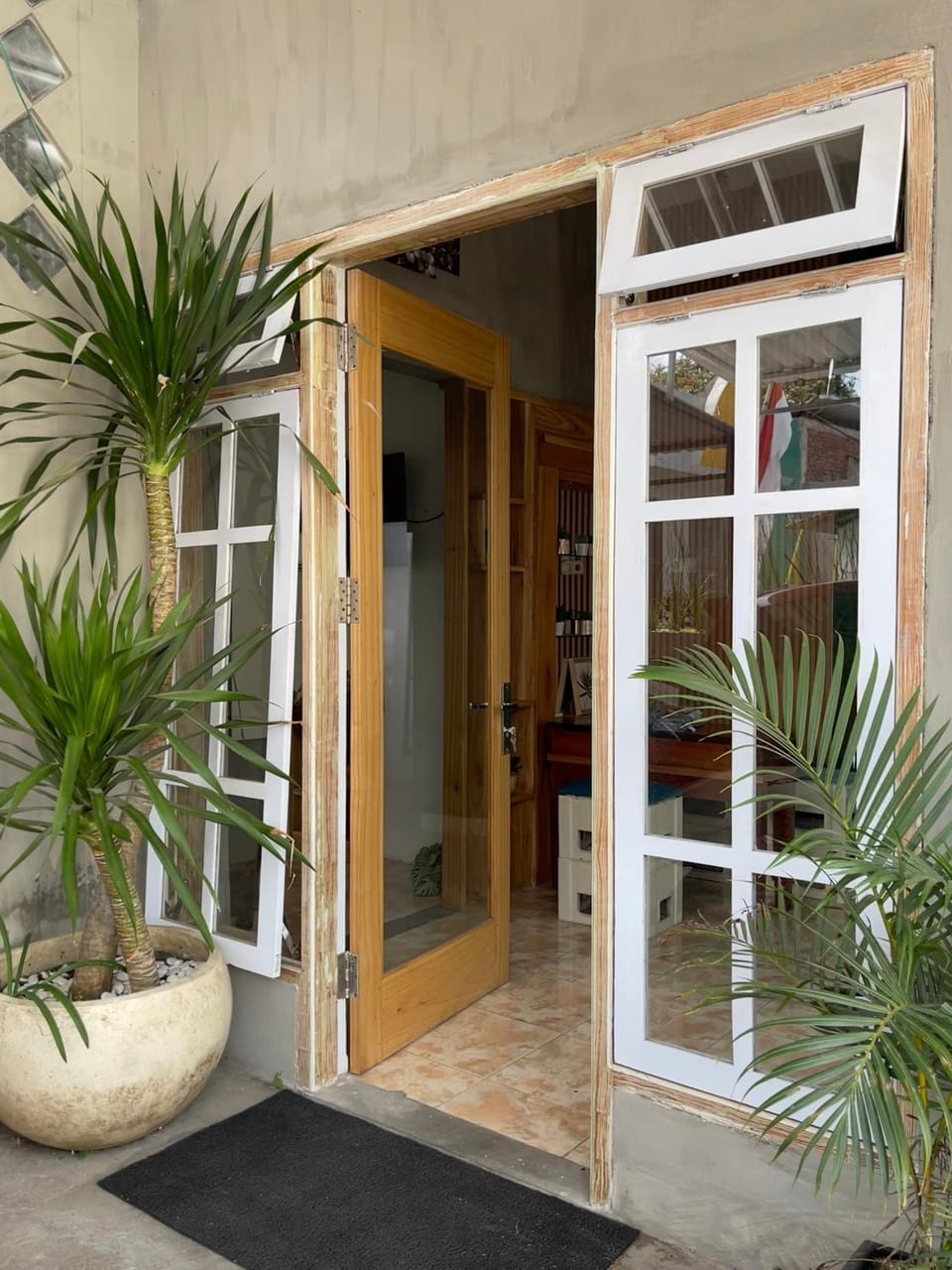 Facade/entrance, Day, Balcony/Terrace