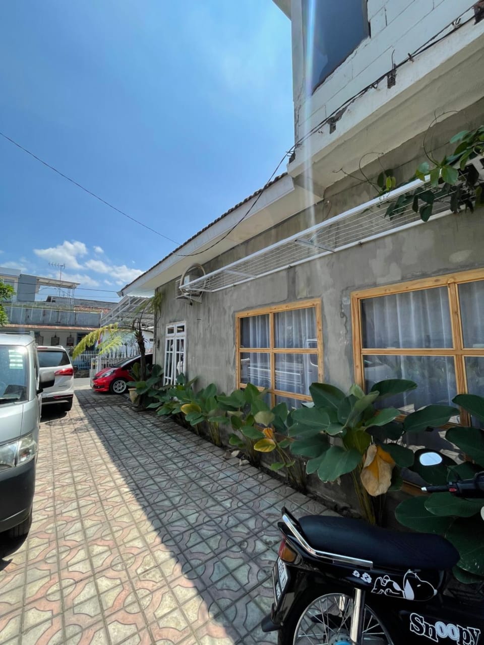 Property building, Day, Garden, Balcony/Terrace, Parking