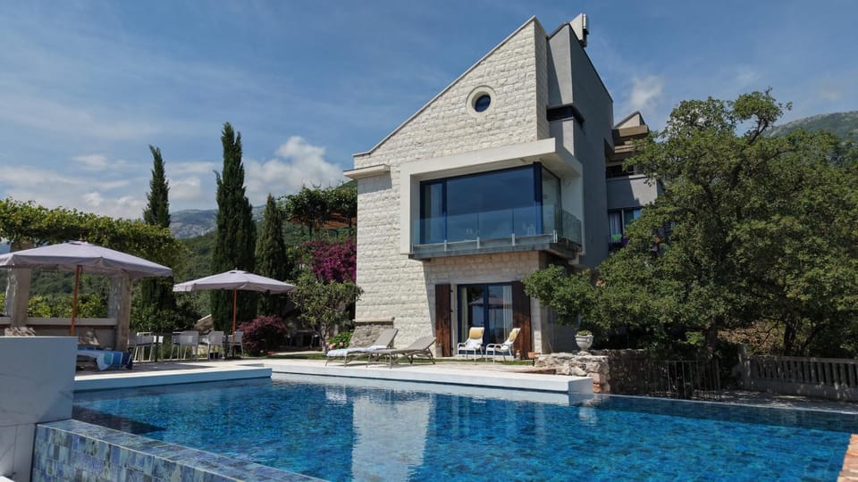 Property building, Swimming pool