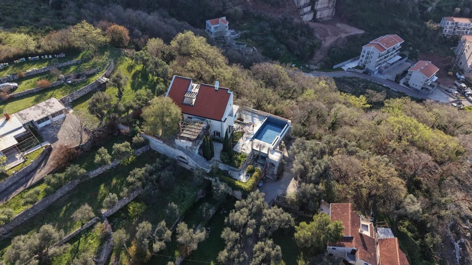 Property building, Day, Neighbourhood, Natural landscape, Bird's eye view