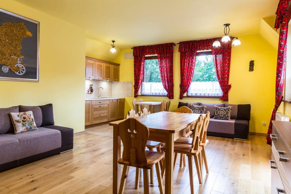 Communal lounge/ TV room, Kitchen or kitchenette, Living room