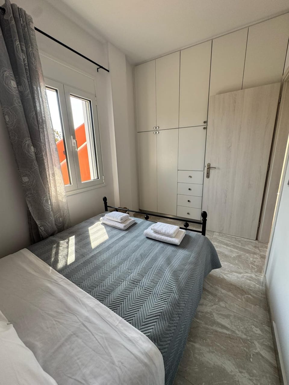 Bed, Photo of the whole room, Bedroom, internet, wardrobe