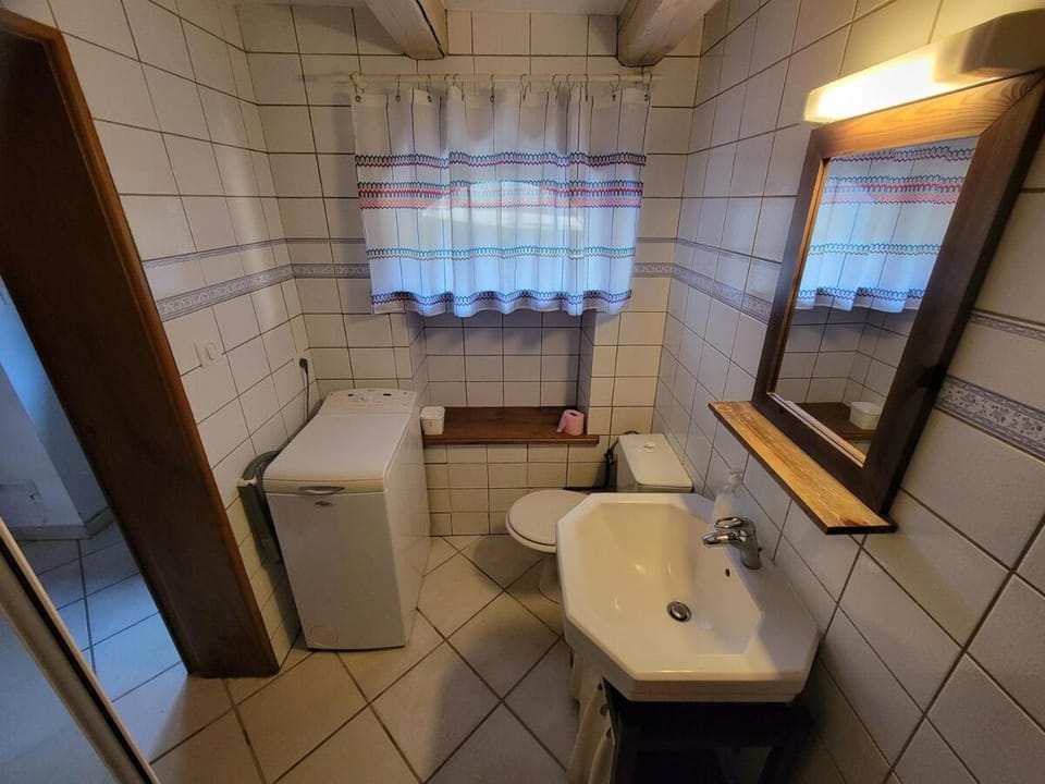 Shower, Toilet