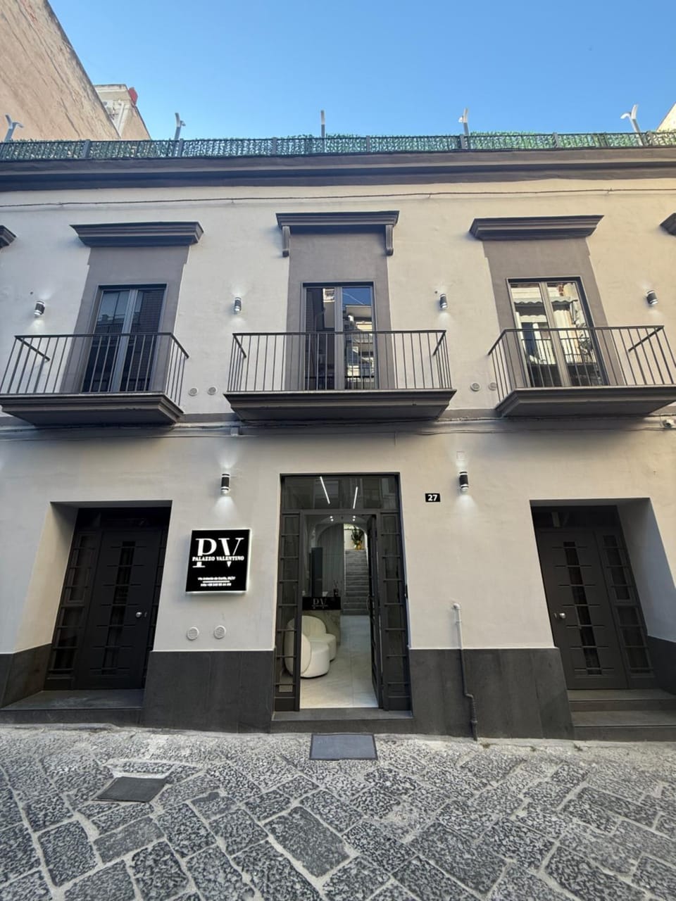 Property building, Facade/entrance, Day