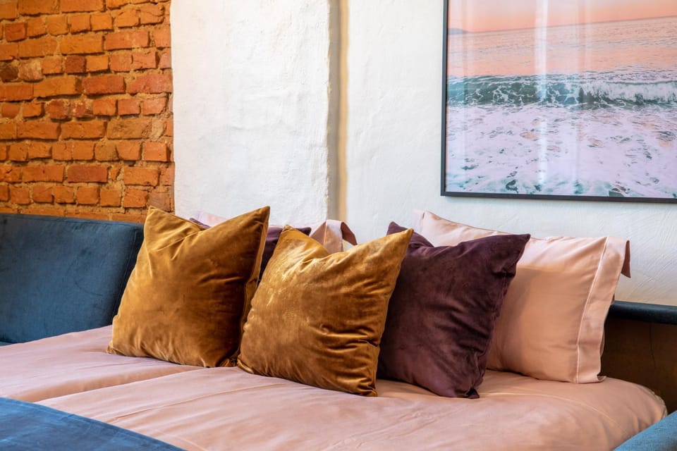 Bed, Living room